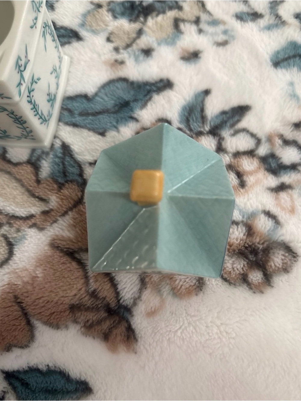 Lenox 1989 Porcelain Bay Spice House in Seafoam and White - Picture 5 of 9